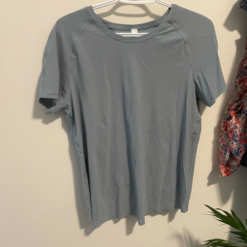 Lululemon open back shirt